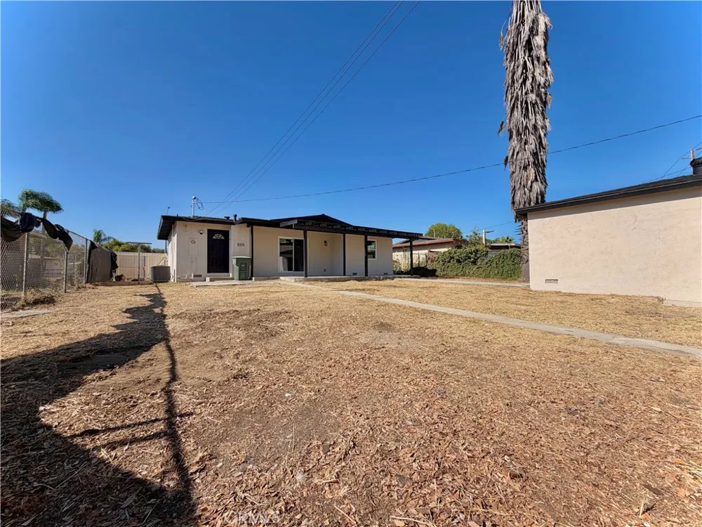 682 E La Verne Avenue Pomona, CA 91767