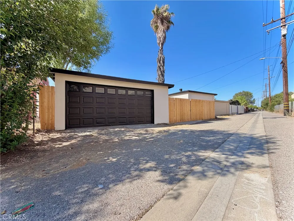 682 E La Verne Avenue Pomona, CA 91767