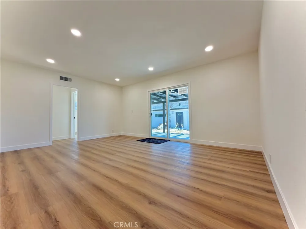 682 E La Verne Avenue Pomona, CA 91767