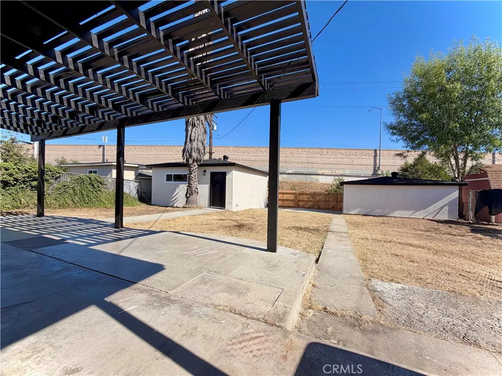 682 E La Verne Avenue Pomona, CA 91767