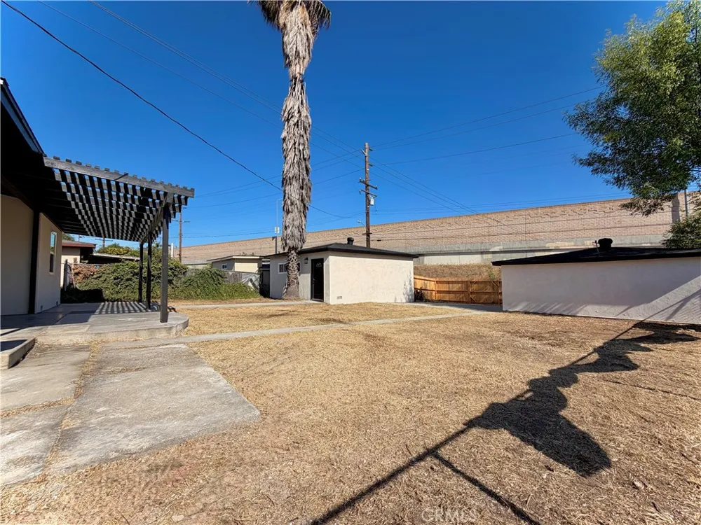 682 E La Verne Avenue Pomona, CA 91767
