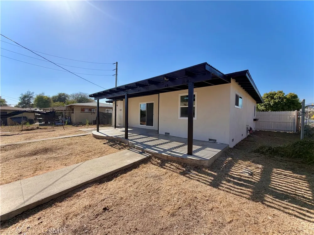 682 E La Verne Avenue Pomona, CA 91767