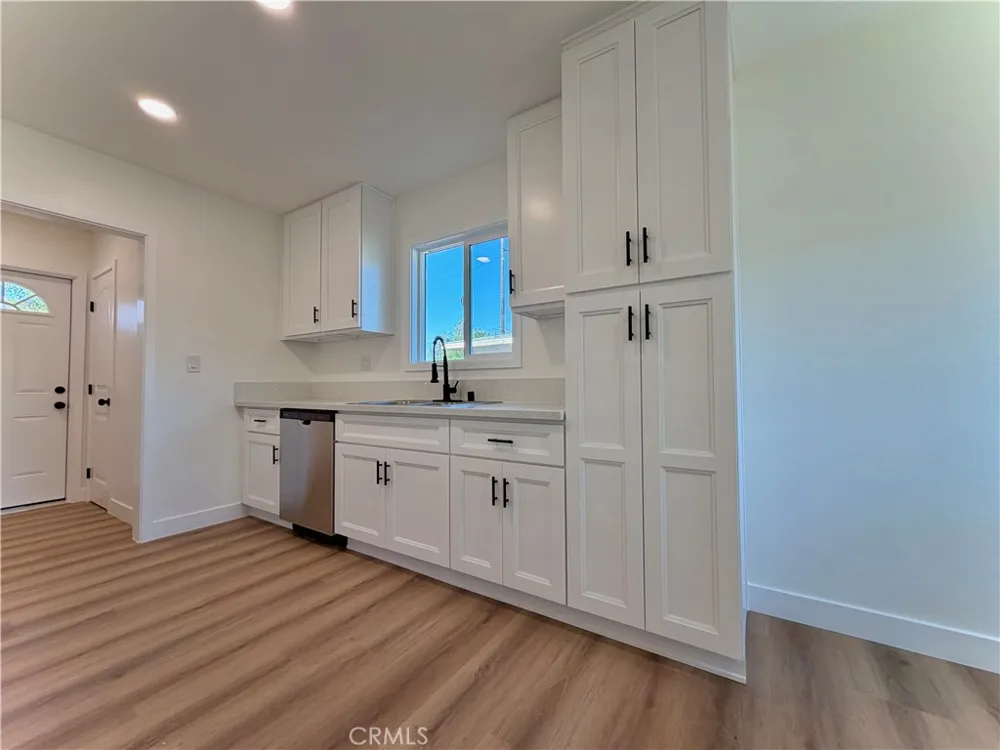 682 E La Verne Avenue Pomona, CA 91767