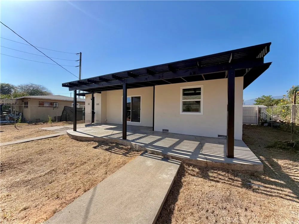 682 E La Verne Avenue Pomona, CA 91767