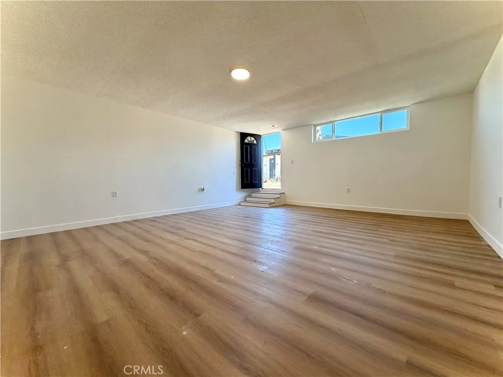 682 E La Verne Avenue Pomona, CA 91767