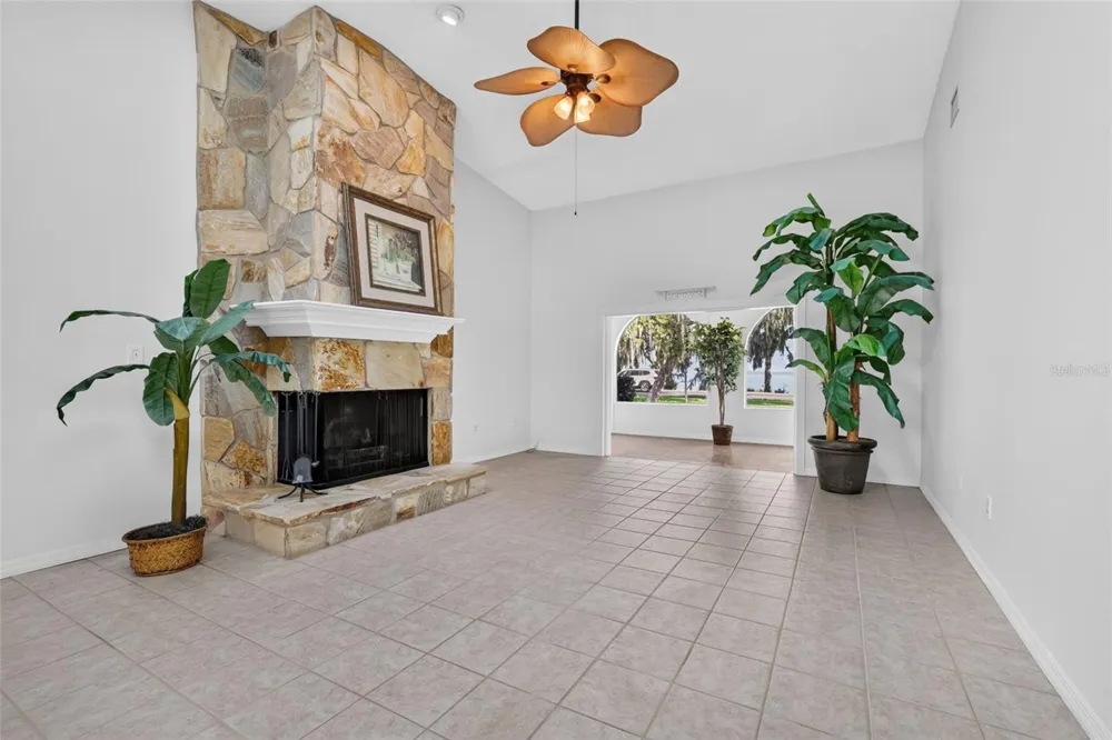 1111 LAKESHORE DRIVE #C3 Eustis, FL 32726