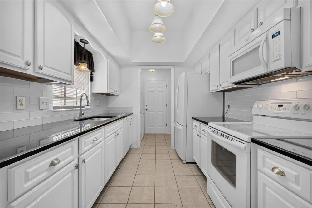 1111 LAKESHORE DRIVE #C3 Eustis, FL 32726