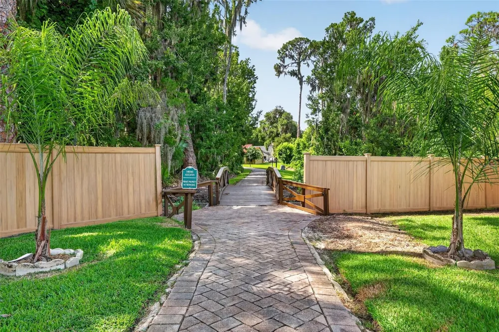 1111 LAKESHORE DRIVE #C3 Eustis, FL 32726