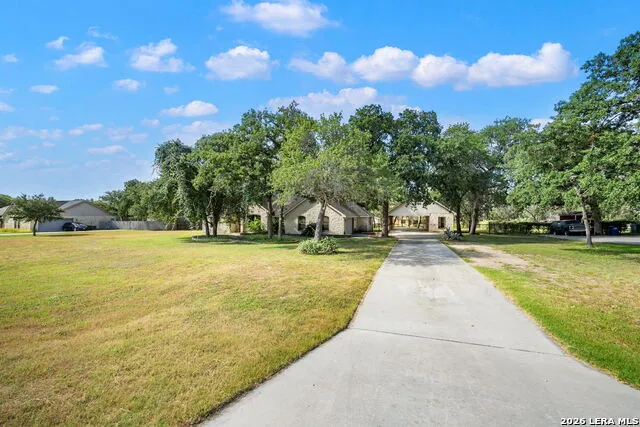 112 LEGACY TRCE La Vernia, TX 78121