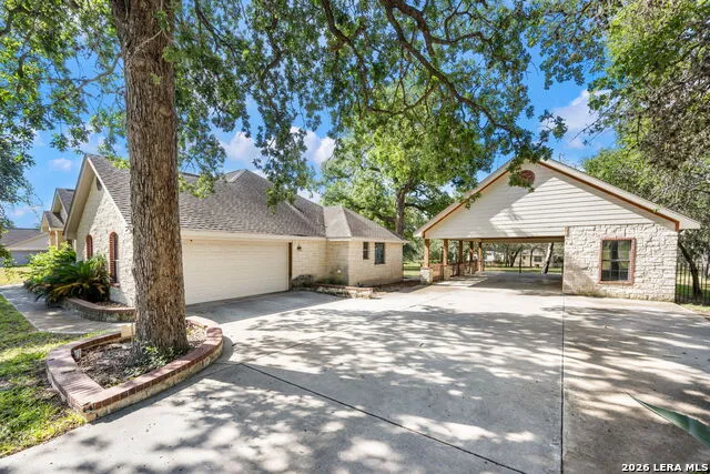 112 LEGACY TRCE La Vernia, TX 78121