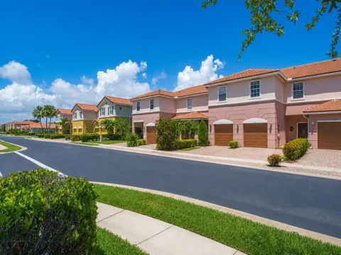 1189 Normandie Way