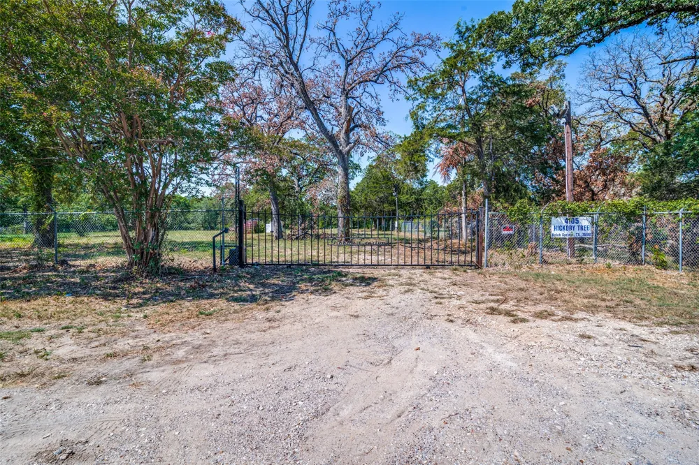 4105 Hickory Tree Road Balch Springs, TX 75180