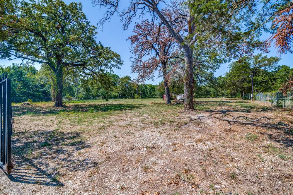 4105 Hickory Tree Road Balch Springs, TX 75180