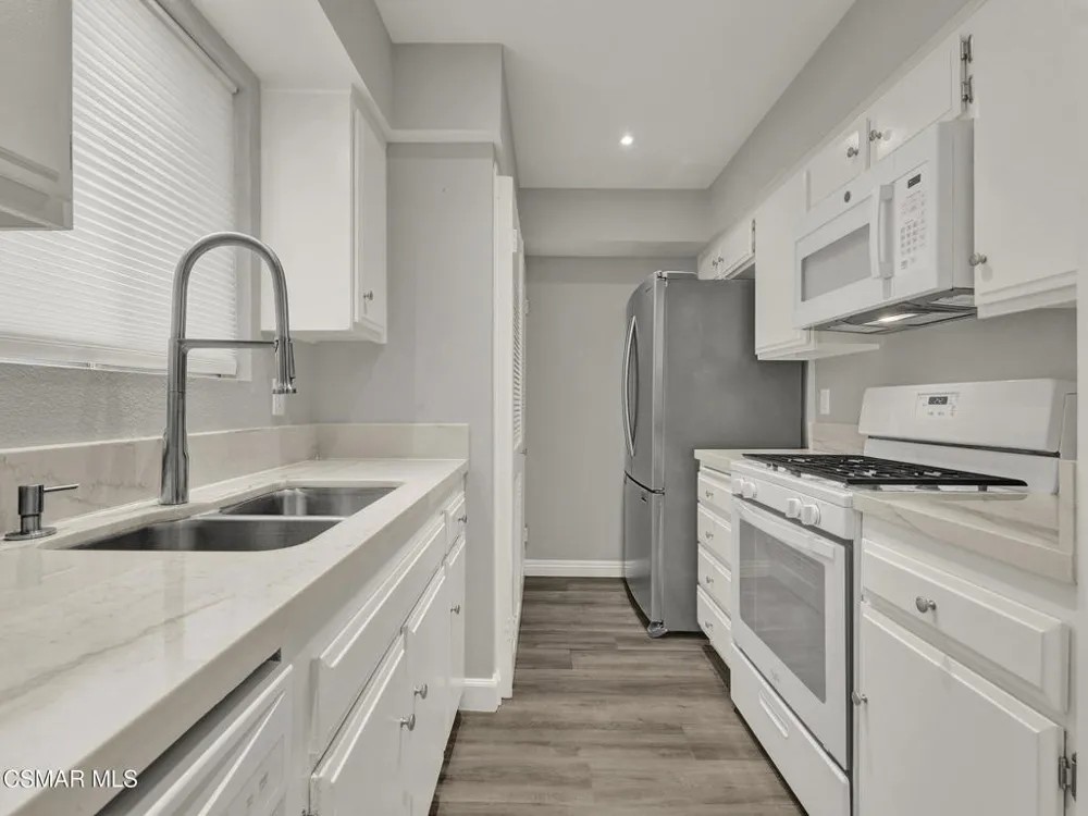 4230 Whitsett Avenue #9 Studio City, CA 91604