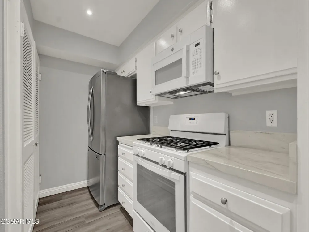 4230 Whitsett Avenue #9 Studio City, CA 91604
