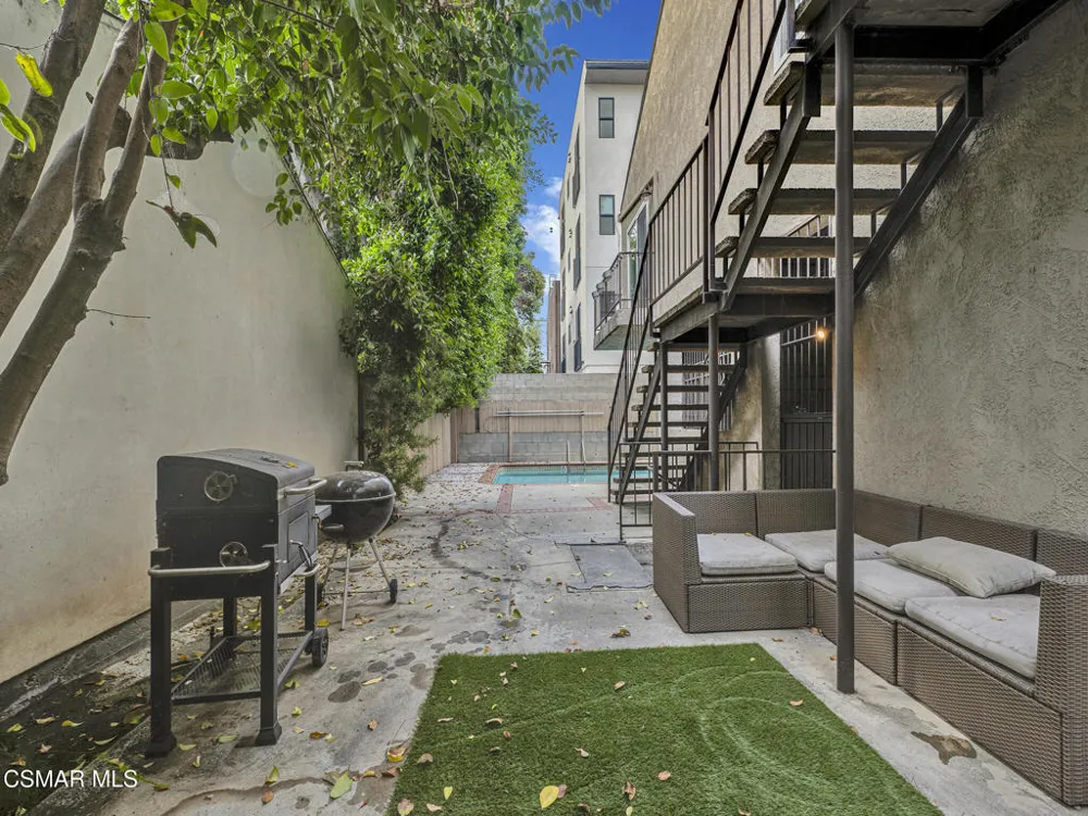 4230 Whitsett Avenue #9 Studio City, CA 91604