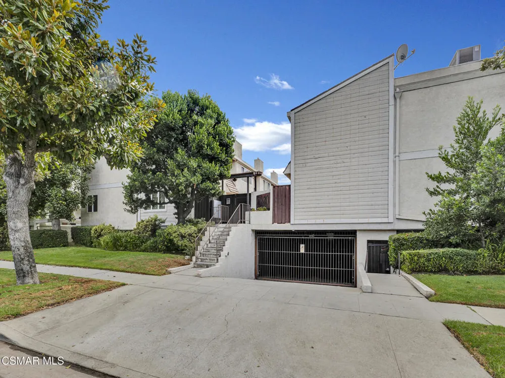 4230 Whitsett Avenue #9 Studio City, CA 91604