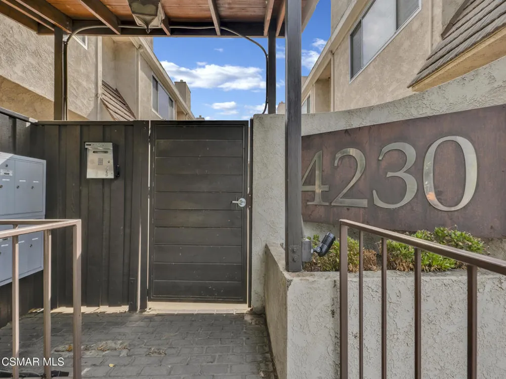 4230 Whitsett Avenue #9 Studio City, CA 91604