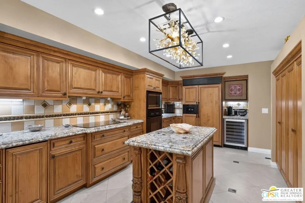 216 Kavenish Drive Rancho Mirage, CA 92270