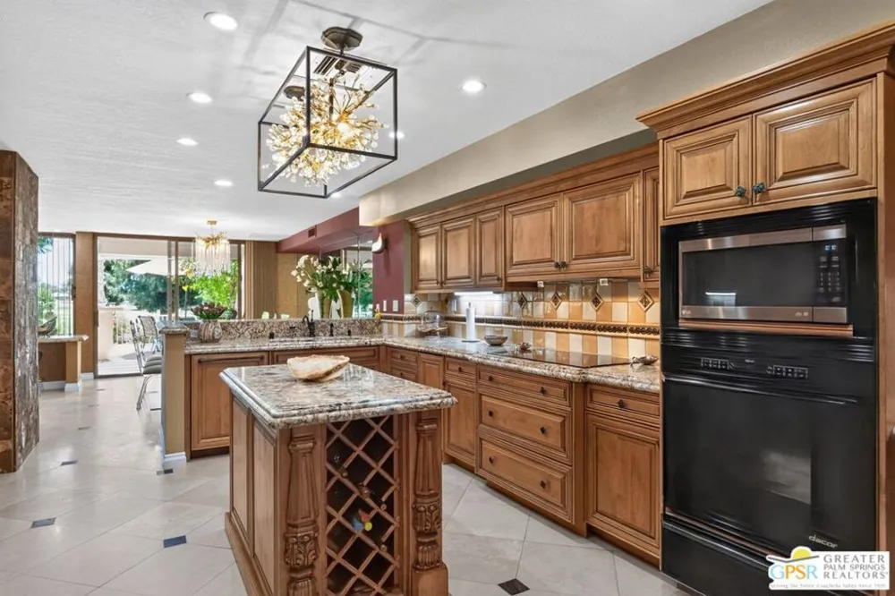 216 Kavenish Drive Rancho Mirage, CA 92270