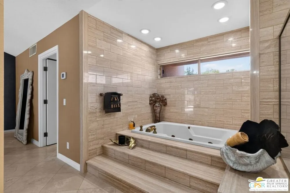 216 Kavenish Drive Rancho Mirage, CA 92270