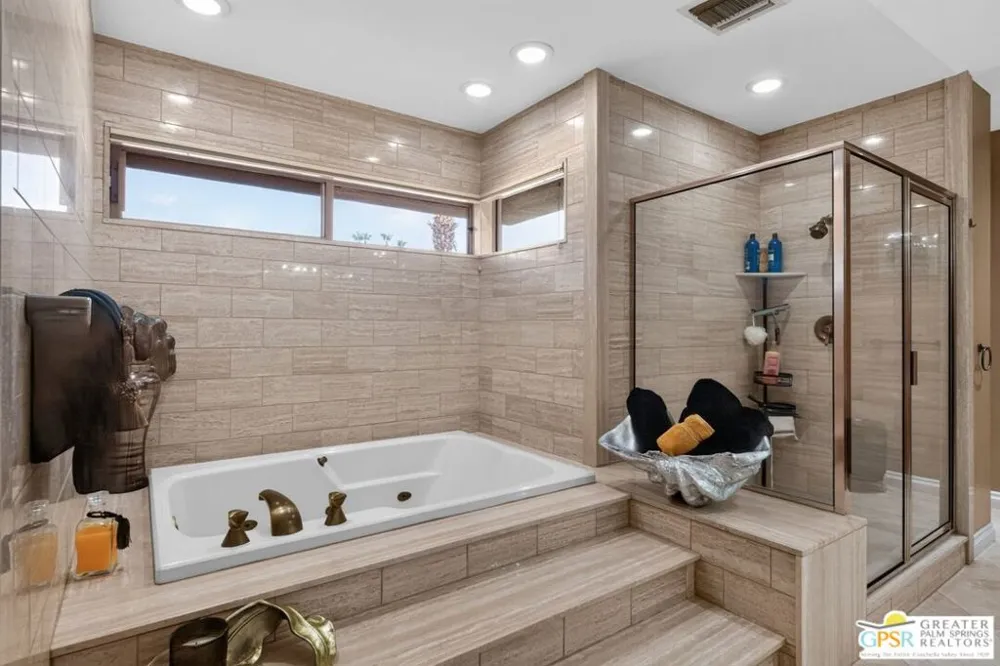 216 Kavenish Drive Rancho Mirage, CA 92270