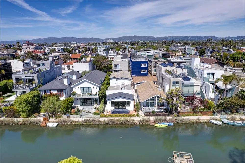 223 Howland Canal Venice, CA 90291