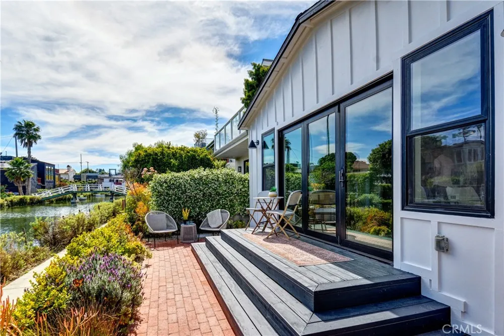 223 Howland Canal Venice, CA 90291