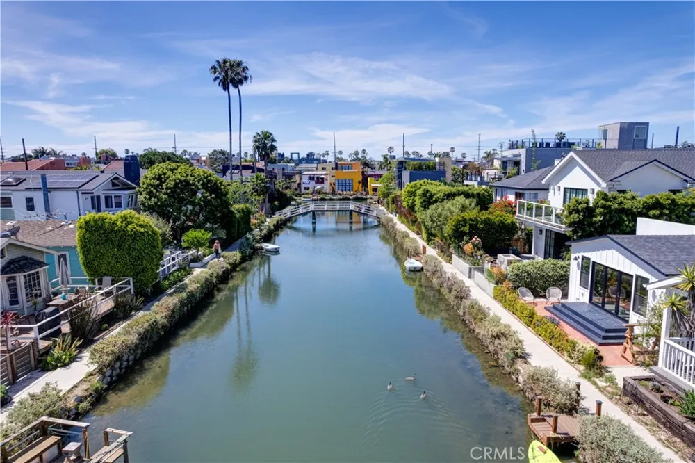 223 Howland Canal Venice, CA 90291