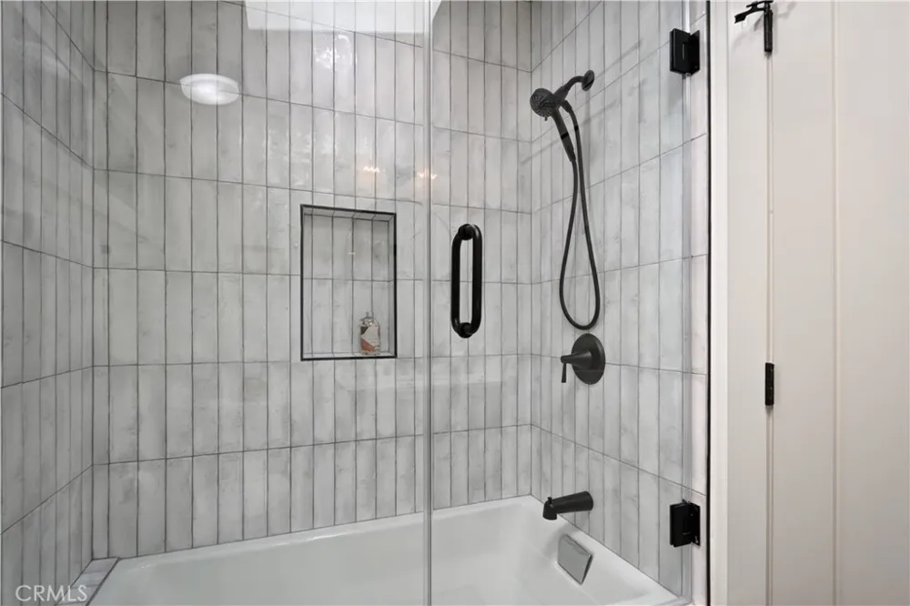 223 Howland Canal Venice, CA 90291