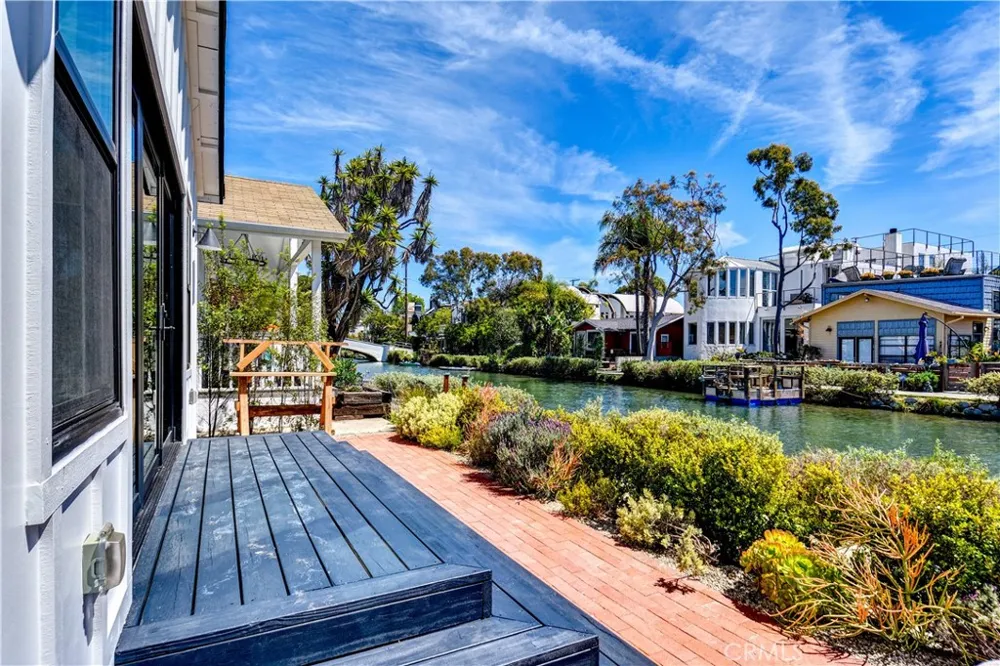 223 Howland Canal Venice, CA 90291