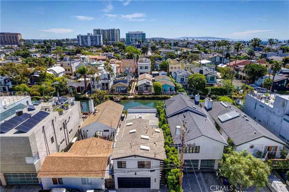 223 Howland Canal Venice, CA 90291