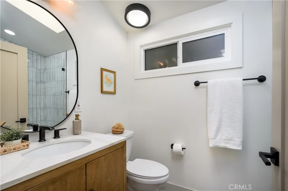 223 Howland Canal Venice, CA 90291
