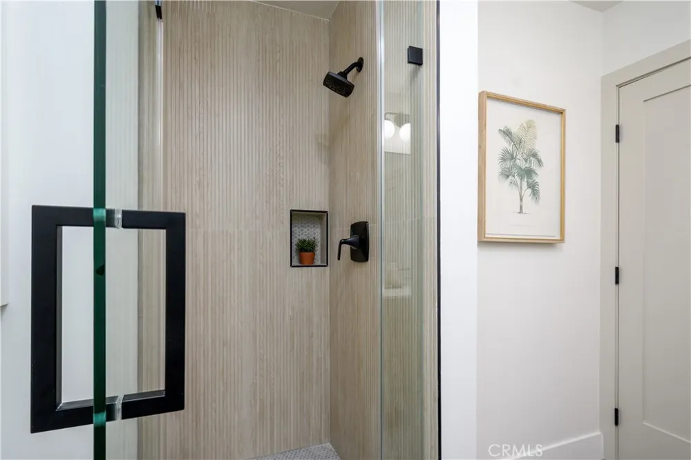 223 Howland Canal Venice, CA 90291