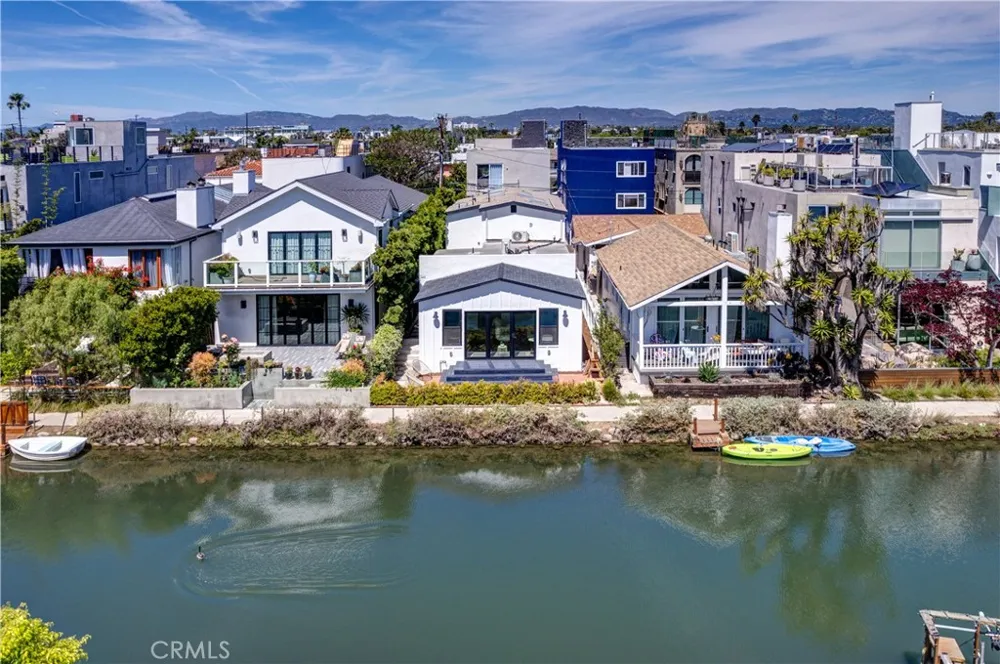 223 Howland Canal Venice, CA 90291