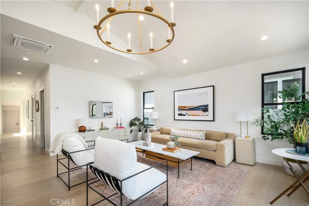 223 Howland Canal Venice, CA 90291