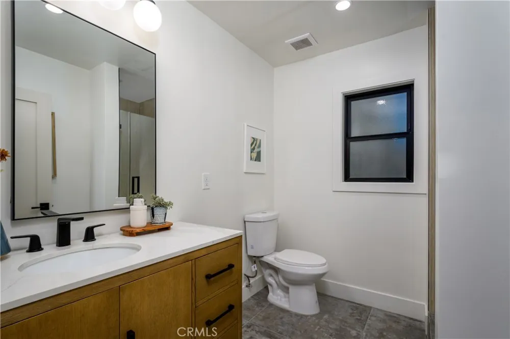 223 Howland Canal Venice, CA 90291