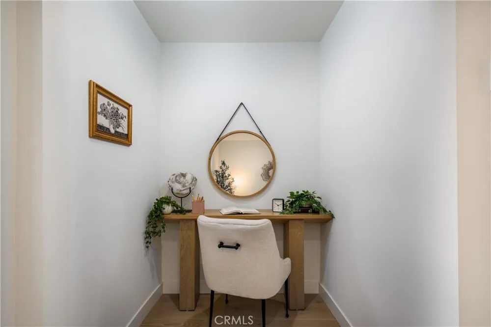 223 Howland Canal Venice, CA 90291