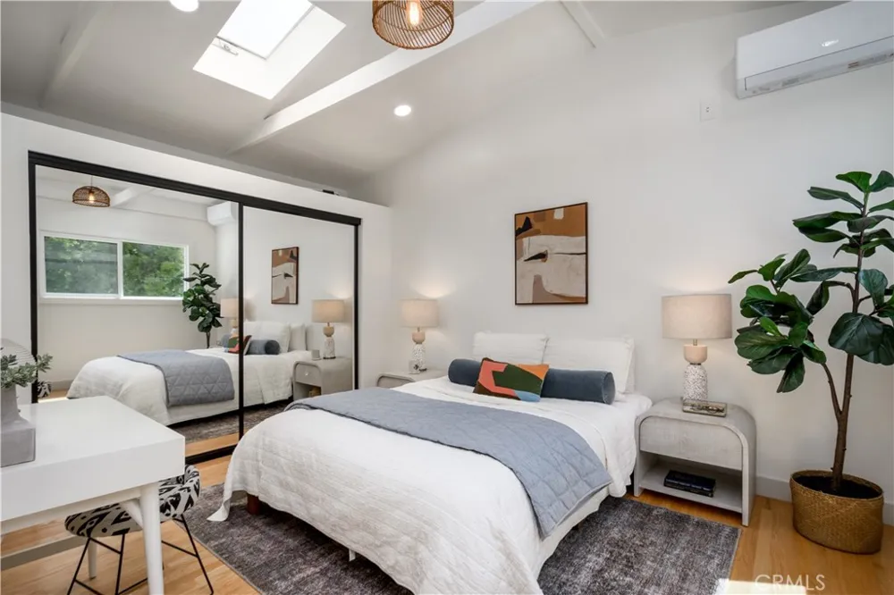 223 Howland Canal Venice, CA 90291