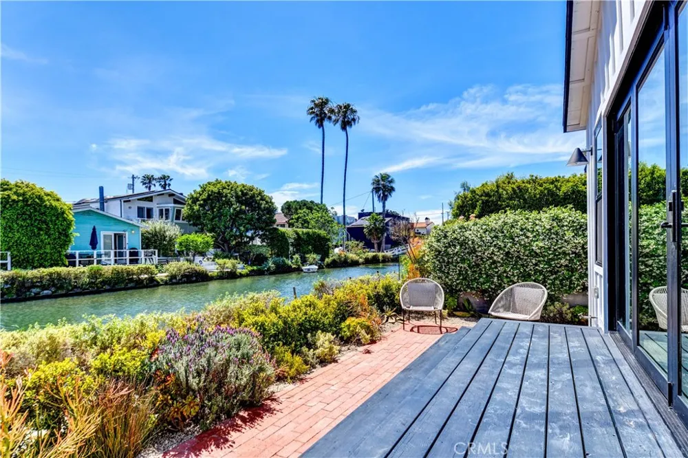 223 Howland Canal Venice, CA 90291
