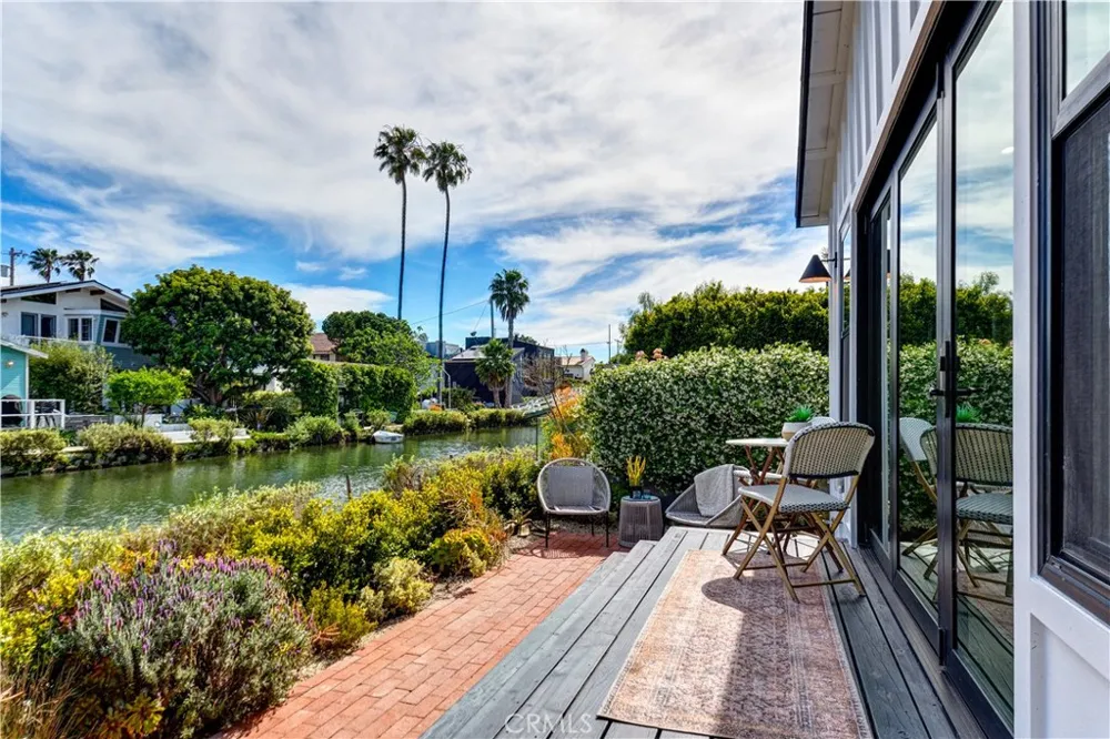 223 Howland Canal Venice, CA 90291