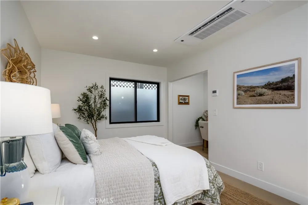 223 Howland Canal Venice, CA 90291