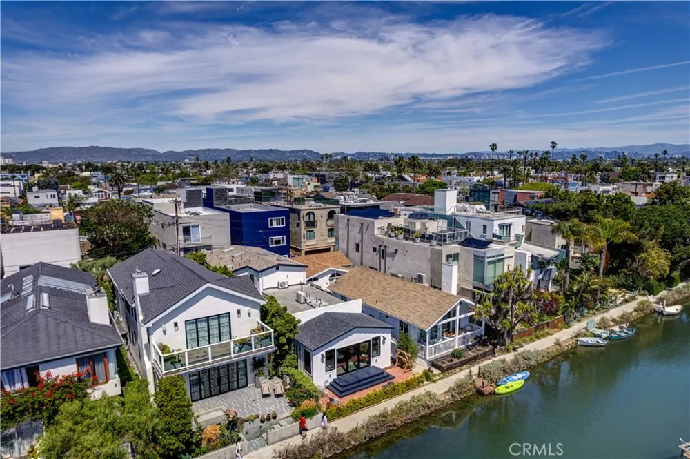 223 Howland Canal Venice, CA 90291