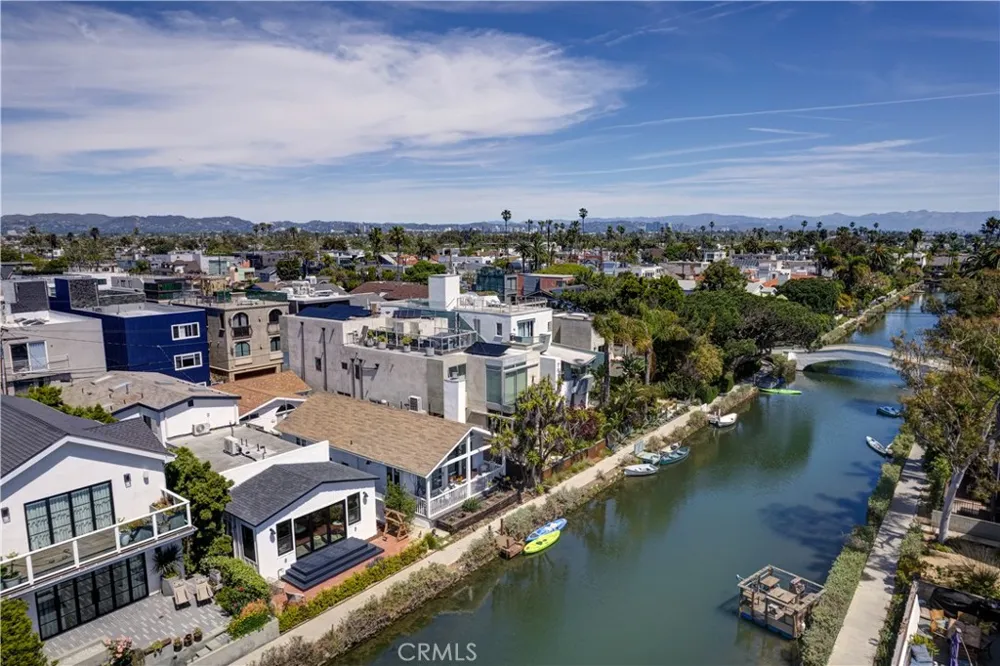 223 Howland Canal Venice, CA 90291