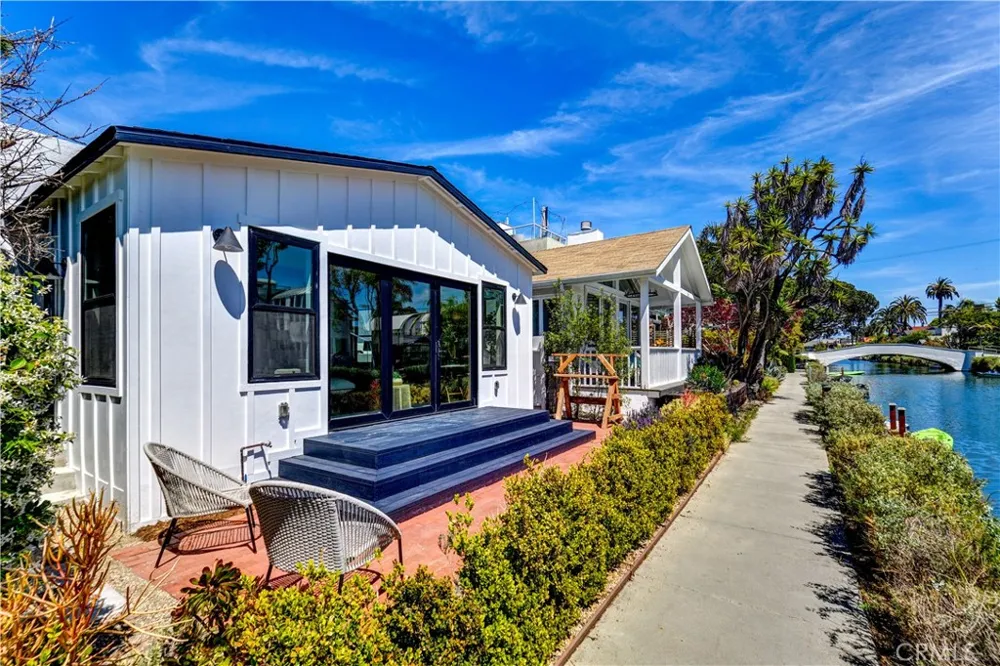 223 Howland Canal Venice, CA 90291