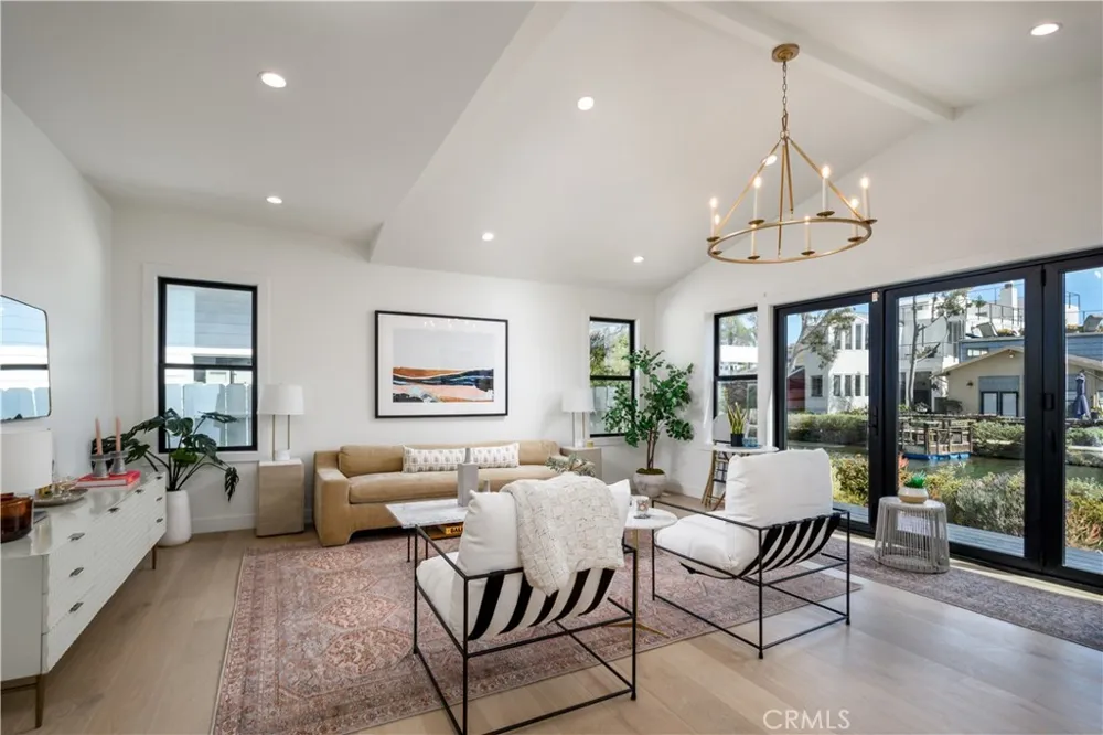 223 Howland Canal Venice, CA 90291