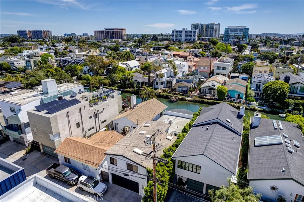 223 Howland Canal Venice, CA 90291