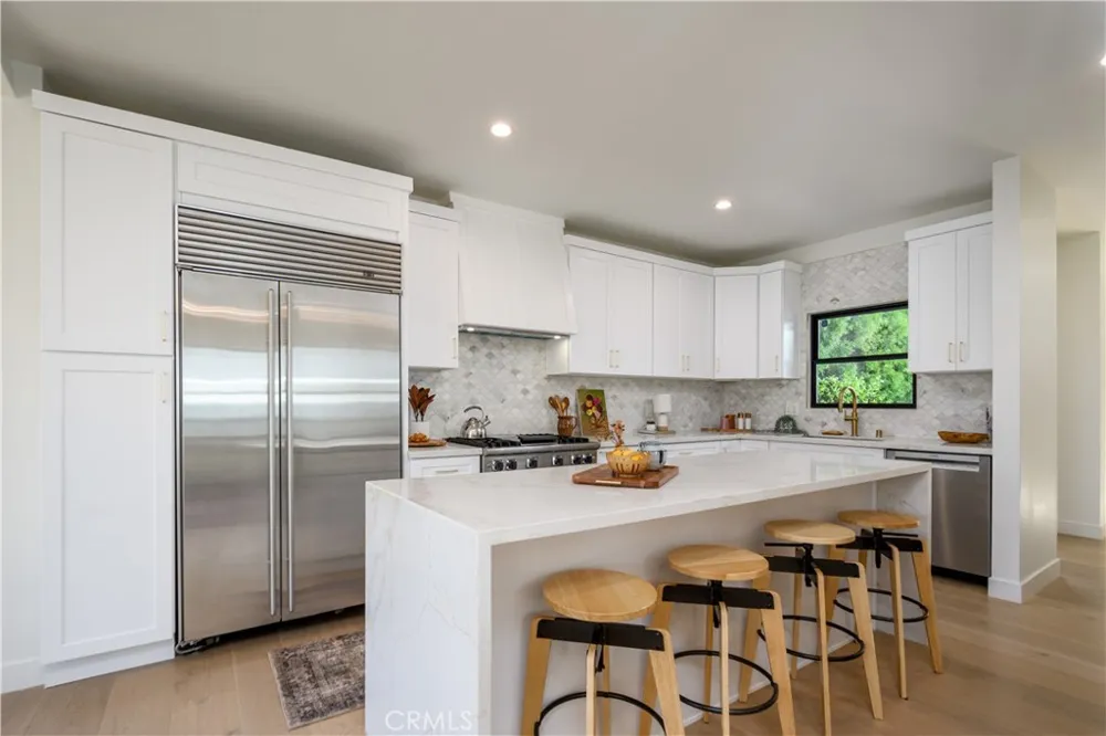 223 Howland Canal Venice, CA 90291