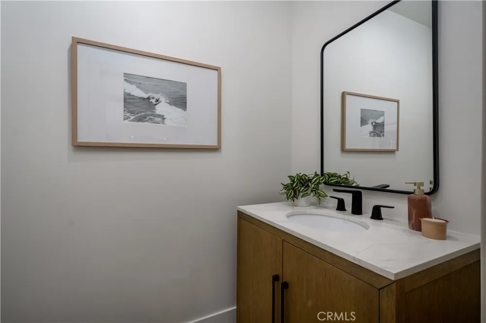 223 Howland Canal Venice, CA 90291