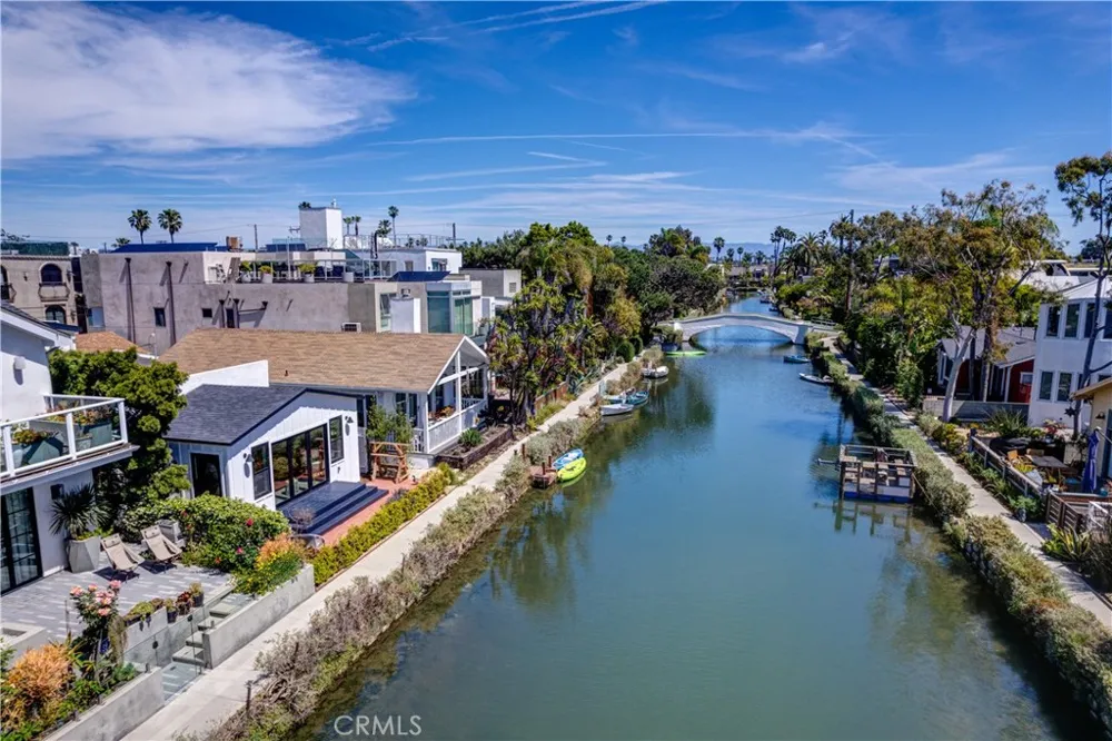 223 Howland Canal Venice, CA 90291